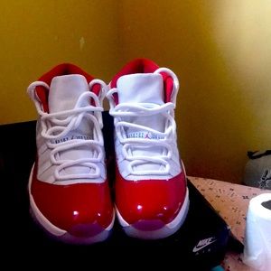 Jordan cherry 11’s